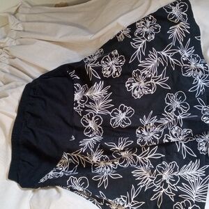 Duo Maternity black & white floral print skirt Size X-Large